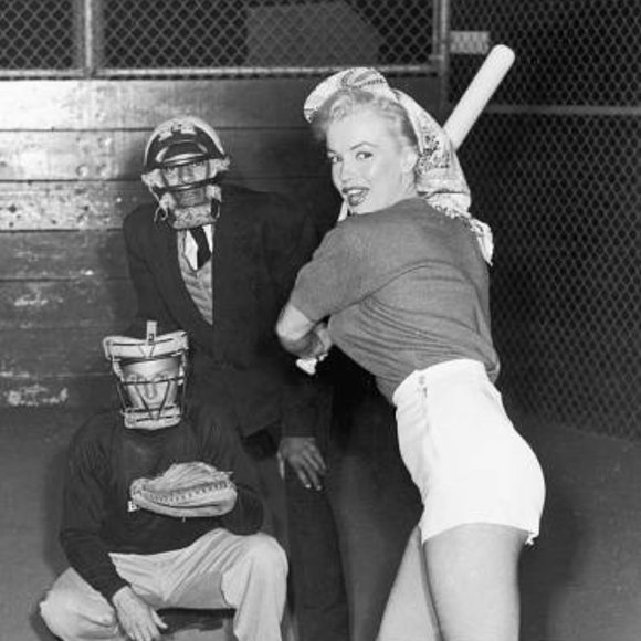 "Your clothes should be tight enough..." - Picture 3 of 7